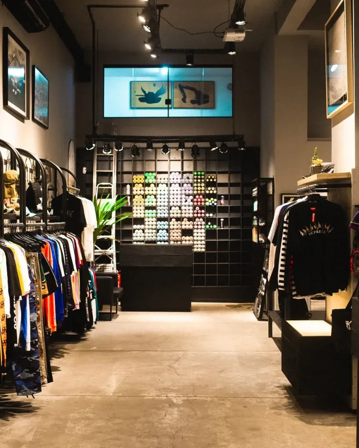 Góc máy may tại Shop Hồng Tuyết